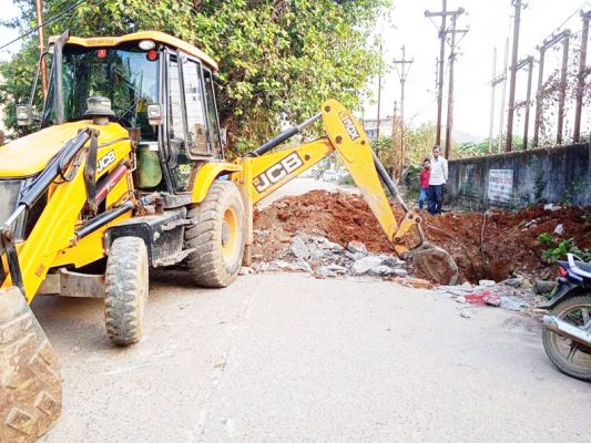 अमृत मिशन के लिए फिर से खोद डाली नई सडक़  