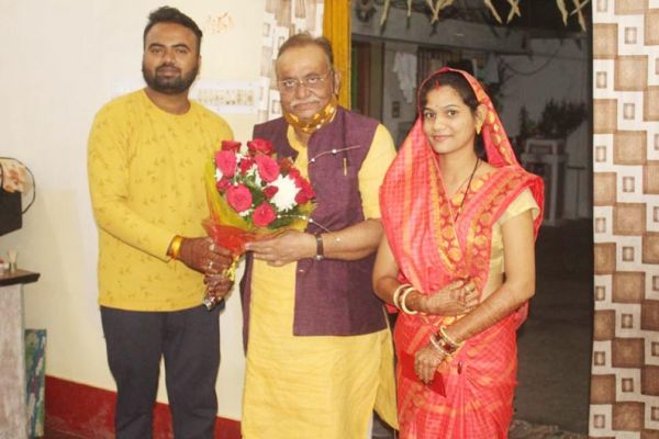पूर्व कृषि मंत्री ने नवदम्पत्ति को दिया आशीर्वाद