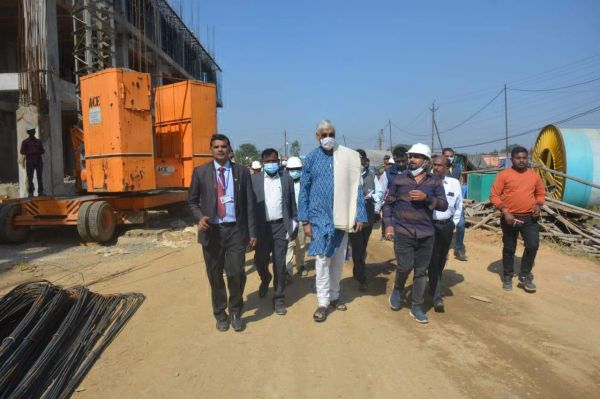 गुणवतापूर्ण निर्माण कार्य तय समय में पूरा कराने के निर्देश