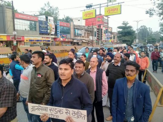 अब खराब सडक़ों का अत्याचार नहीं सहेंगे