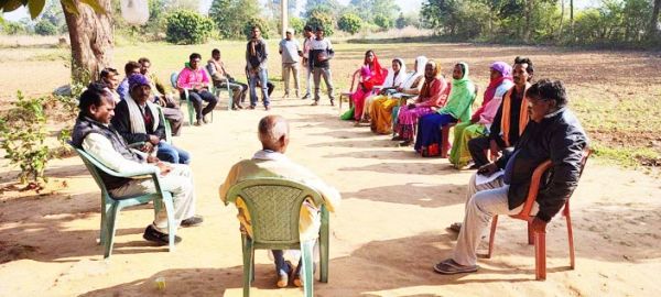 विधायक से मिले हिंदी माध्यम स्कूल के अभिभावक