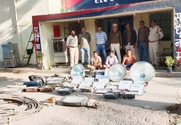 डोंगामहुआ मांइस क्षेत्र में लाइट्स व कॉपर वायर की चोरी, 3 बंदी