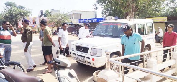 न कागजात न हेलमेट, वाहन चालकों पर जुर्माना
