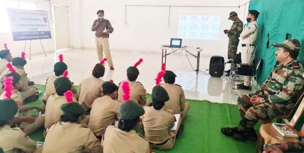यातायात पुलिस ने कैडेटों को दी नियमों की जानकारी