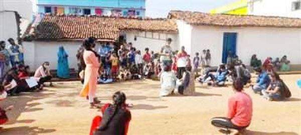 महिला उत्पीडऩ, नशा मुक्ति, बाल शोषण पर रासेयो का नुक्कड़ नाटक