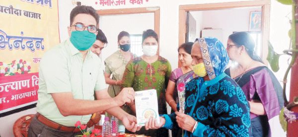 वृद्धा आश्रम में स्वास्थ्य शिविर, विशेष हेल्थ कार्ड वितरित