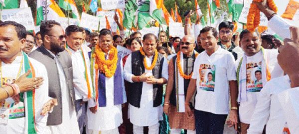    महंगाई के खिलाफ कांग्रेस की पदयात्रा में शामिल हुए मरकाम-चंदन यादव