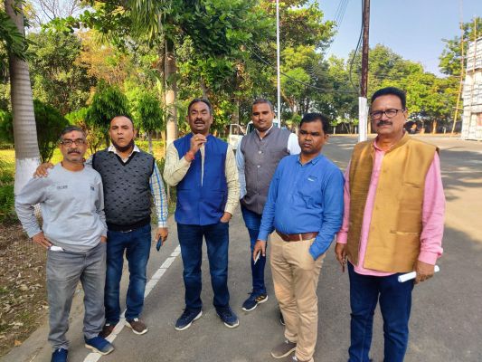 दूसरे दिन नामांकन पत्र लेने कोई नहीं आया