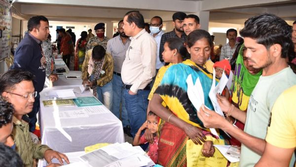 नक्सल हिंसा पीडि़त परिवारों के लिए समस्या निवारण शिविर