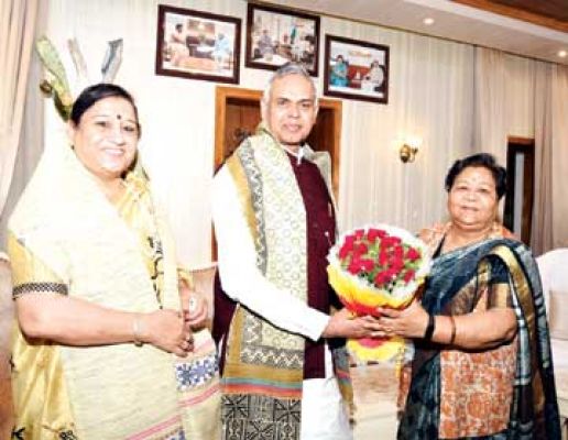 गुजरात के राज्यपाल ने छत्तीसगढ़ी संस्कृति-व्यंजनों को सराहा