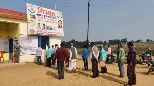 आज से धान खरीदी, टोकन लेने किसानों की कतारें
