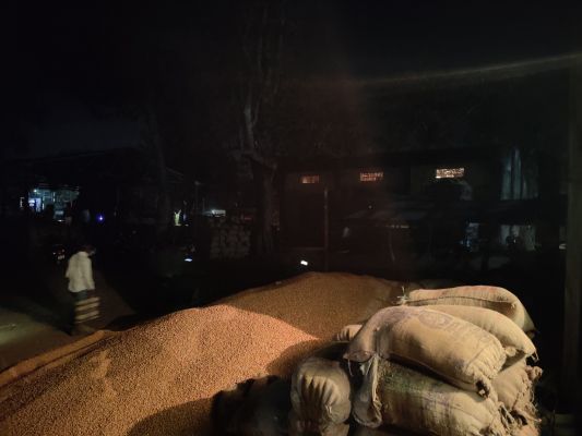 कृषि मंडी में उपज तौल में गड़बड़ी, 4 कारोबारियों पर कार्रवाई