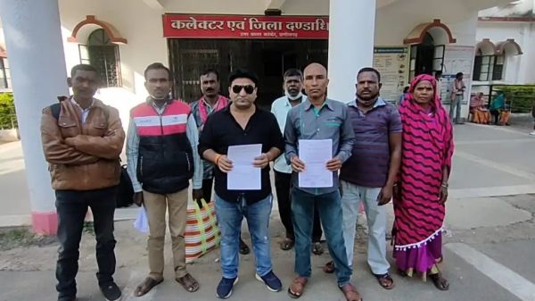 मटन मार्केट का अपशिष्ट नदी में फेंका जा रहा, बदबू से परेशान वार्डवासियों ने दी चक्काजाम की चेतावनी