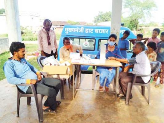    हाट-बाजारों में लग रहे स्वास्थ्य शिविरों से अंतिम छोर के व्यक्ति तक पहुंच रही है स्वास्थ्य सुविधा