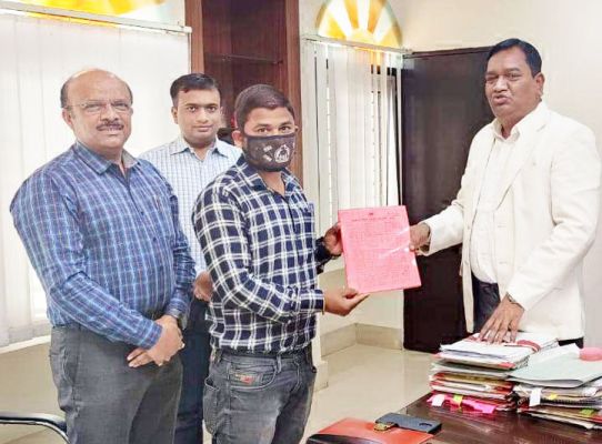 कलेक्टर ने दो को सौंपा अनुकम्पा नियुक्ति आदेश