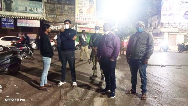 गंदगी फैलाने पर निगम आयुक्त ने की कार्रवाई
