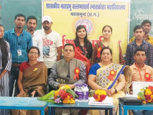 मेधावी विद्यार्थियों का सम्मान