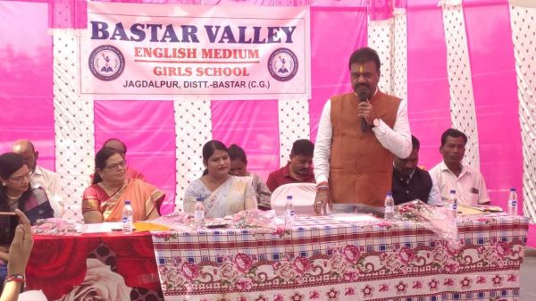 कन्या शाला में डिजिटल लाइब्रेरी एवं कम्प्यूटर शिक्षा का उद्घाटन