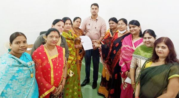 रेडी-टू-ईट का कार्य समूहों के पास रखने सौंपा ज्ञापन