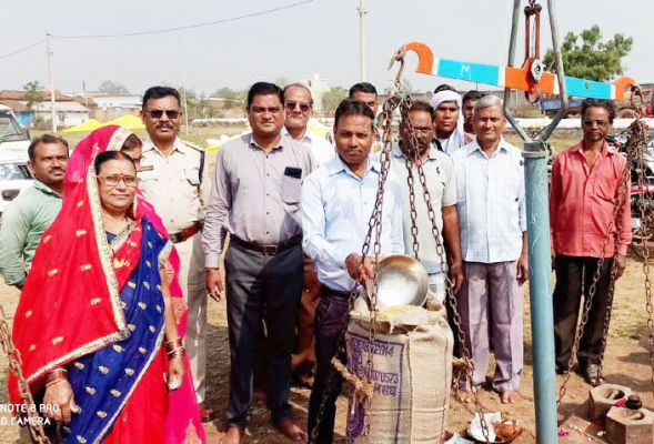 पूजा-अर्चना कर धान खरीदी शुरू