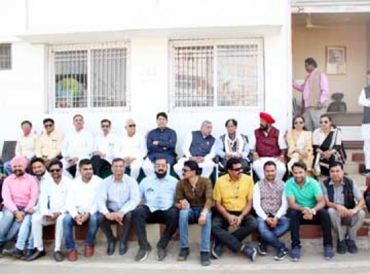 अनिल शास्त्री देवेन्द्र नगर चौराहा पहुंचे, कांग्रेसजनों ने किया स्वागत