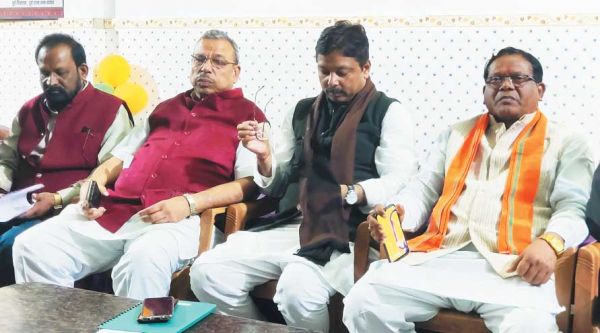 पुलिस कर्मियों की पत्नियों से भरवाया गया नामांकन-भाजपा