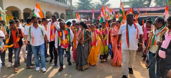 कांग्रेस प्रत्याशियों ने दाखिल किया नामांकन