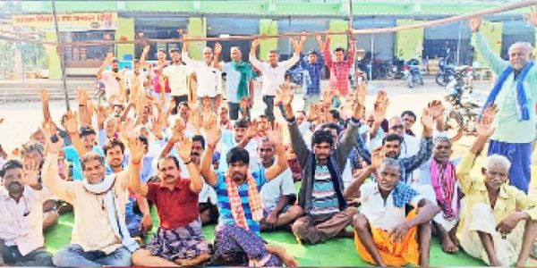नरसैय्यापल्लम खरीदी केन्द्र का कोड विलोपित, धरना-प्रदर्शन