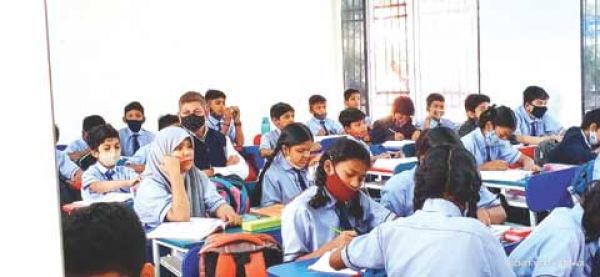 मुख्य सचिव ने किया आर डी तिवारी स्वामी आत्मानंद इंग्लिश मीडियम स्कूल का अवलोकन