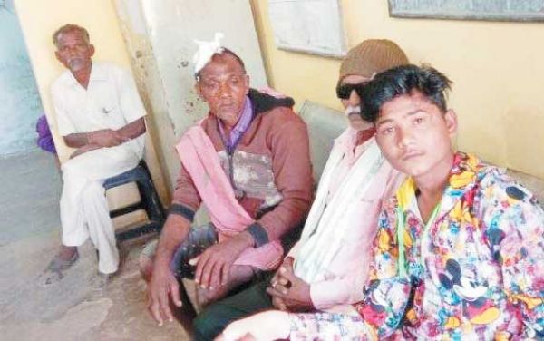 मामूली बात को लेकर दो पक्षों में चले लाठी-डंडे
