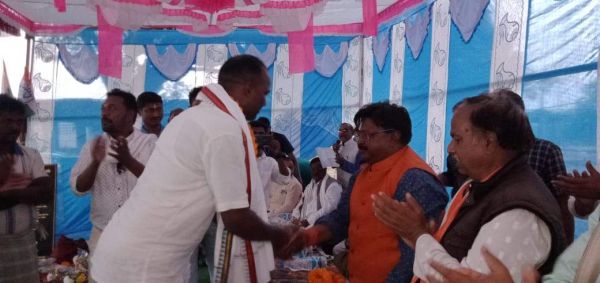 फरसाबहार के भाजपा नेताओं का कांग्रेस प्रवेश