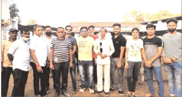 वायएसएस ग्रुप ने बांटे गर्म कपड़े, दान की अपील