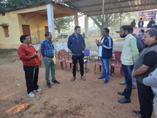 टीकाकरण महाअभियान का जायजा लेने मारडूम पहुंचे कलेक्टर