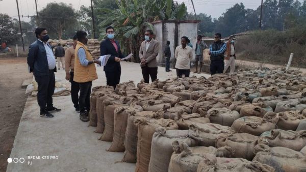 सीईओ ने नमनाकला खरीदी केंद्र का किया निरीक्षण