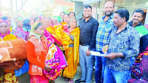 बुढ़ाबगीचा व कोटगहना के 290 बुजुर्गों को कंबल वितरित