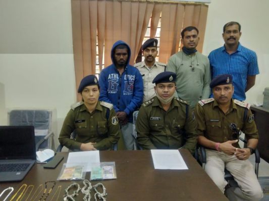 चोरी का आरोपी पकड़ाया