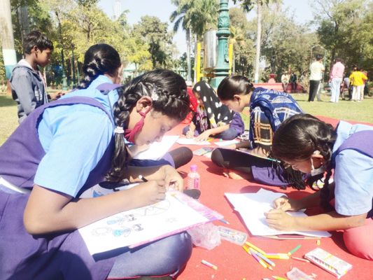 ड्राइंग स्पर्धा में 200 से अधिक बच्चों ने दिखाए हुनर