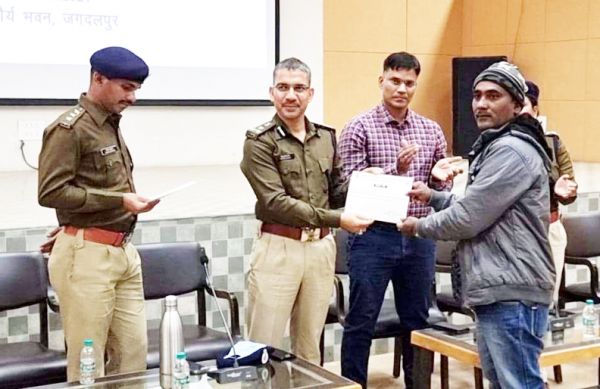 शहर की सुरक्षा व अपराध नियंत्रण में ऑटो चालकों की भूमिका पर चर्चा, सम्मान