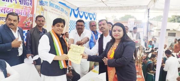 डहरिया ने निषाद समाज को लाखों की दी सौगात, परिचय सम्मेलन में आने का दिया न्यौता