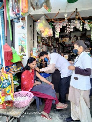दुकान, चौपाल तथा घर-घर जाकर 12 हजार को कोरोना टीके
