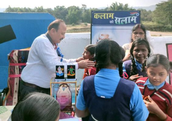 डीईओ ने किया जामझरिया स्कूल का निरीक्षण, नवाचारी गतिविधियों की सराहना