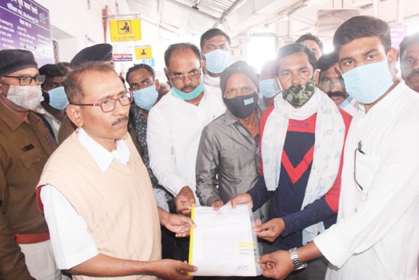 अंडरब्रिज की मांग को लेकर आंदोलन की चेतावनी