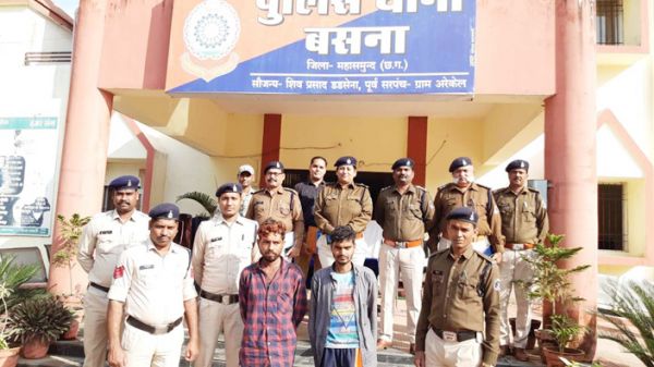 शिक्षक को कारतूस और धमकी भरे पत्र भेजने वाले 2 बंदी