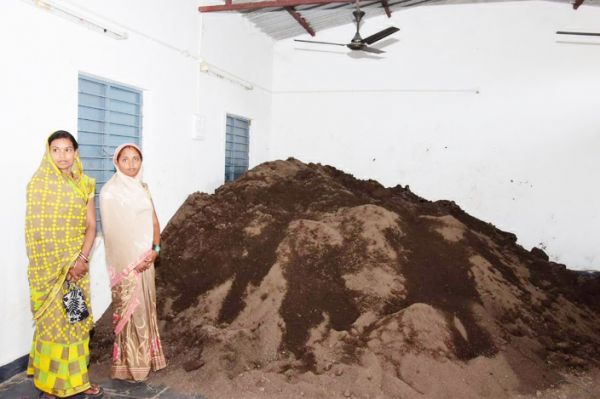 केंचुए बेचकर समूह ने कमाये ढाई लाख
