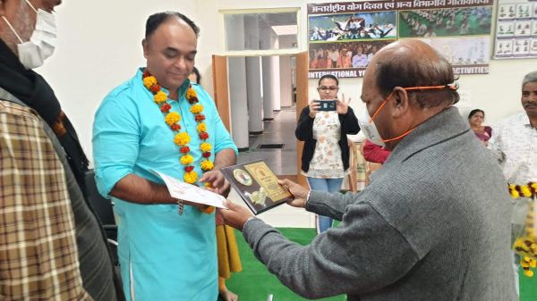 रक्तदान के क्षेत्र में उल्लेखनीय काम, नवदृष्टि फाउंडेशन के राज आढ़तिया सम्मानित
