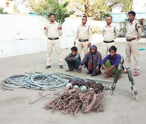 रेलवे साइडिंग में हुई चोरियों का खुलासा, 3 गिरफ्तार