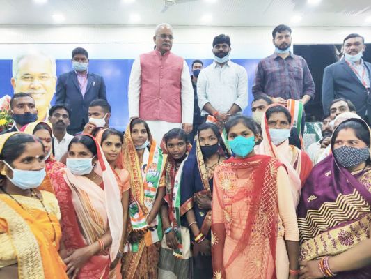 पांच सौ कार्यकर्ताओं ने सीएम के समक्ष किया कांग्रेस प्रवेश