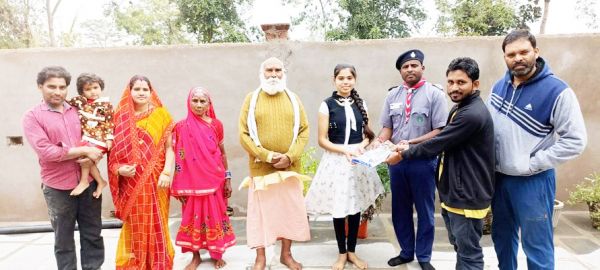 प्रतिभाओं का घर जाकर सम्मान