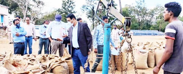 टोकन, बारदाने व मूलभूत व्यवस्थाओं के संबंध में किसानों से ली जानकारी