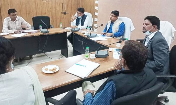 शत प्रतिशत वैक्सीनेशन के लक्ष्य के लिए घर-घर जाएंगे स्वा. कर्मी और स्थानीय अमला